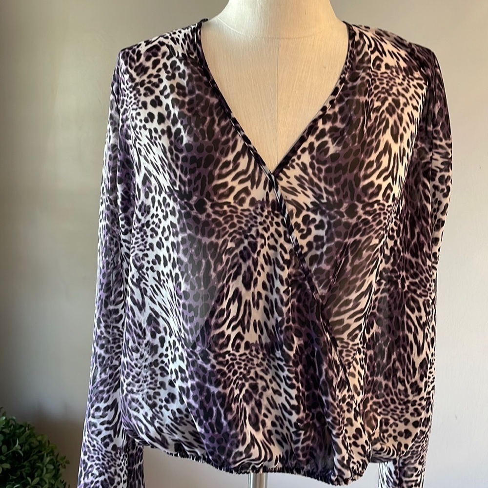 WAYF SHEER BLOUSON SUPLICE BLOUSE. Size Med purple animal print